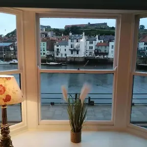 https://whitby-harbour-side-apartment.yorkshirehotels.net